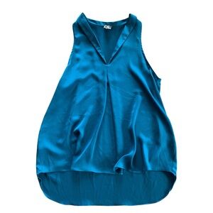 DAILYLOOK Sleeveless V Neck Blue Flowy Top